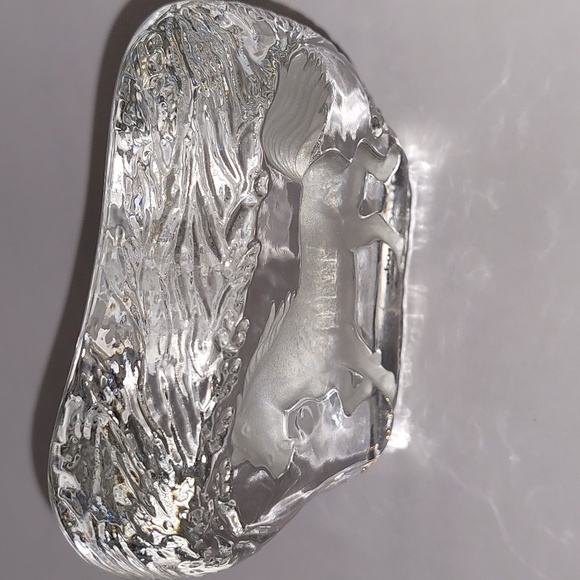 Vintage Buder Running Horse cleat and frosted crystal paperweight - Picture 3 of 4